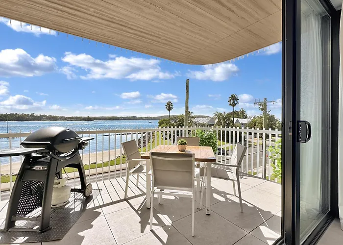 Modern 1-Bedroom Apt With Sweeping Water Views