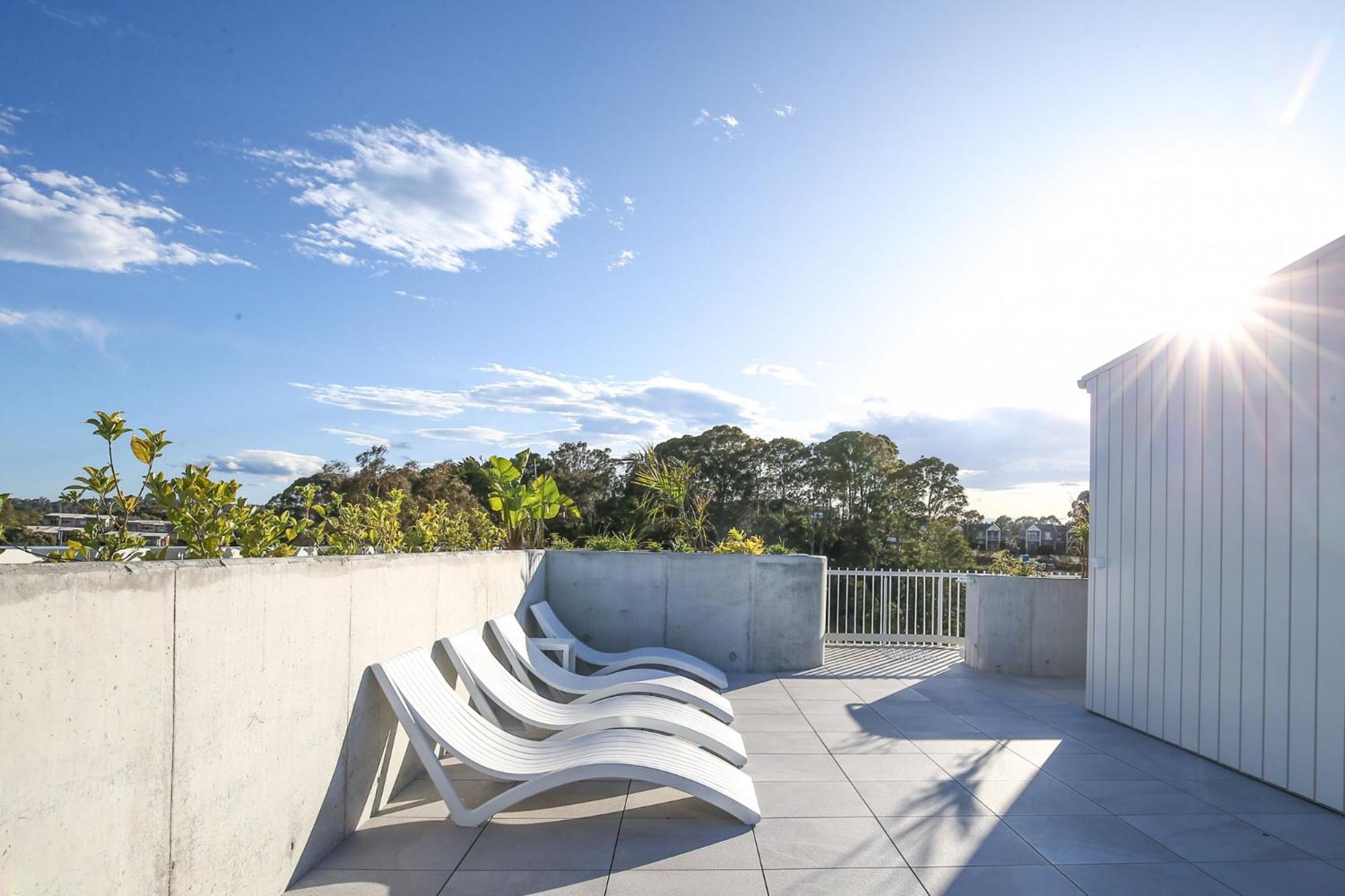 Modern 1-bedroom With Sweeping Water Views Apartment *