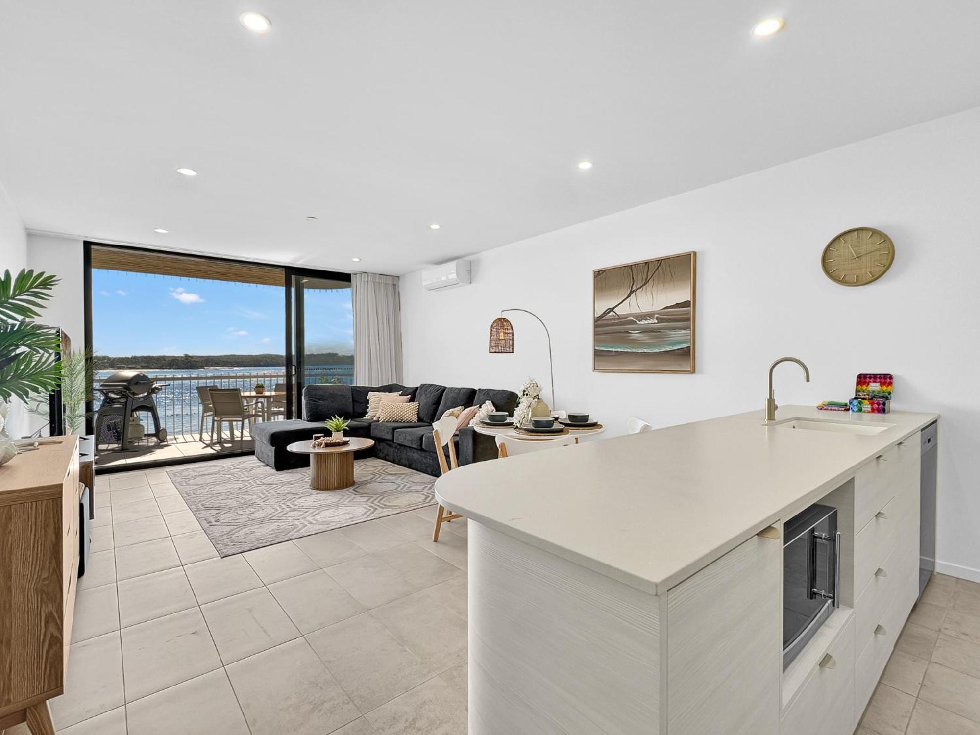 Modern 1-bedroom With Sweeping Water Views * Batemans Bay